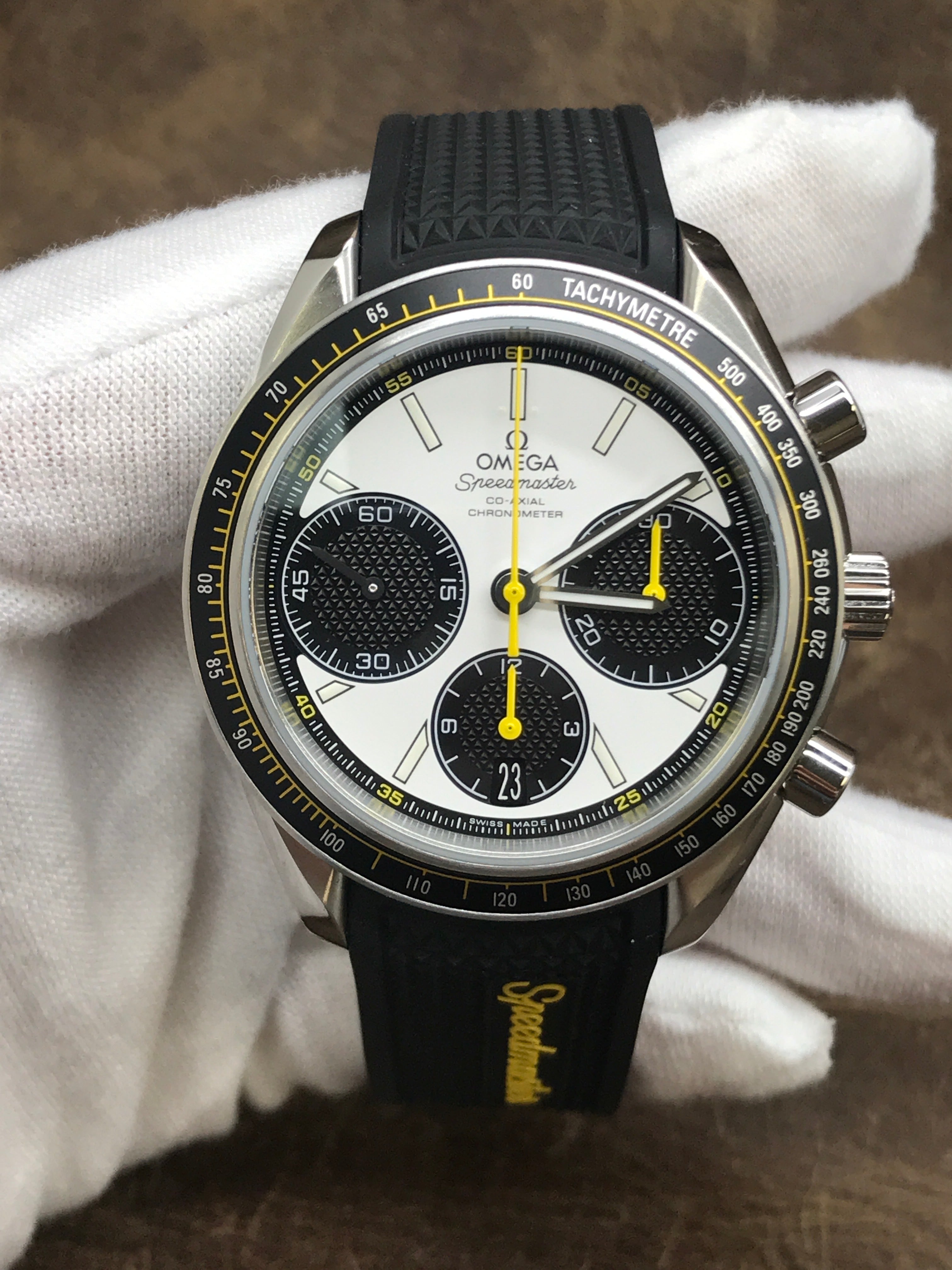 Omega Speedmaster Racing 326.32.40.50.04.001 White with 3 black