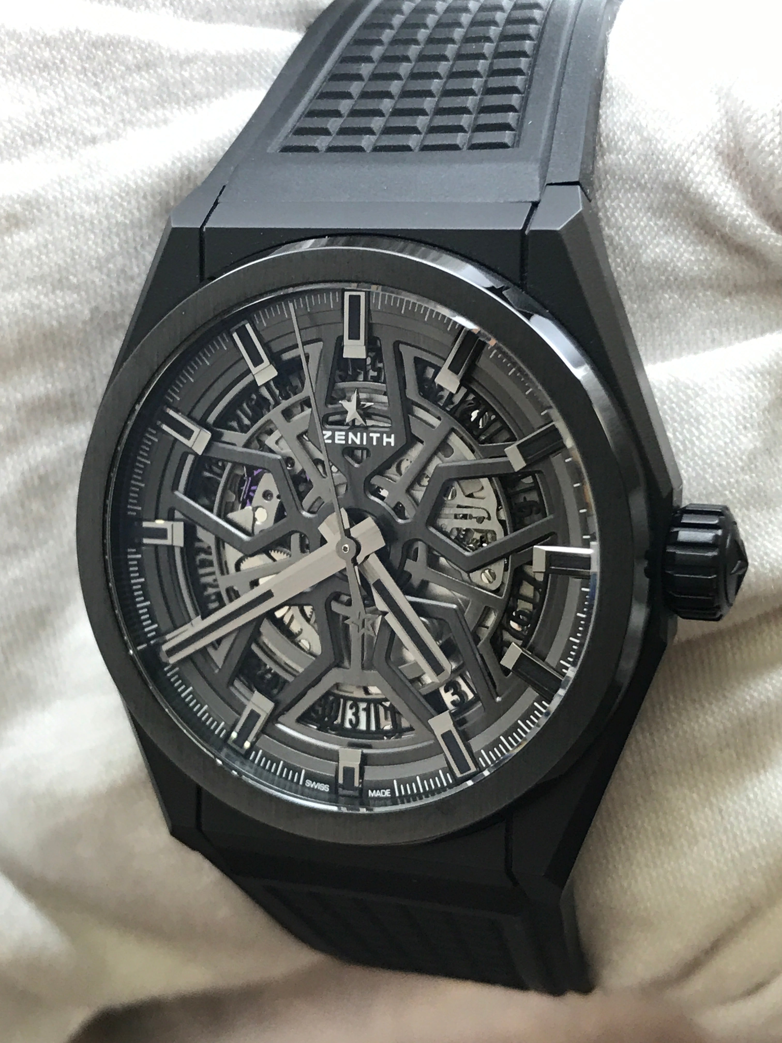 Zenith Defy Classic Black Ceramic 49.9000.670/77.R782 Zenith Watch